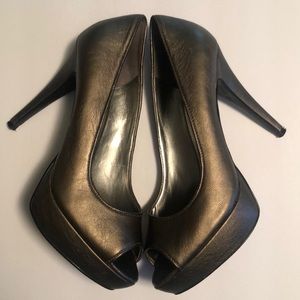 Guess metallic bronze peep-toe pumps